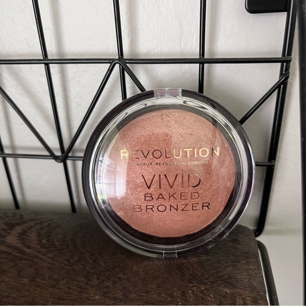 Revolution Vivid Baked Bronzer in Golden Days